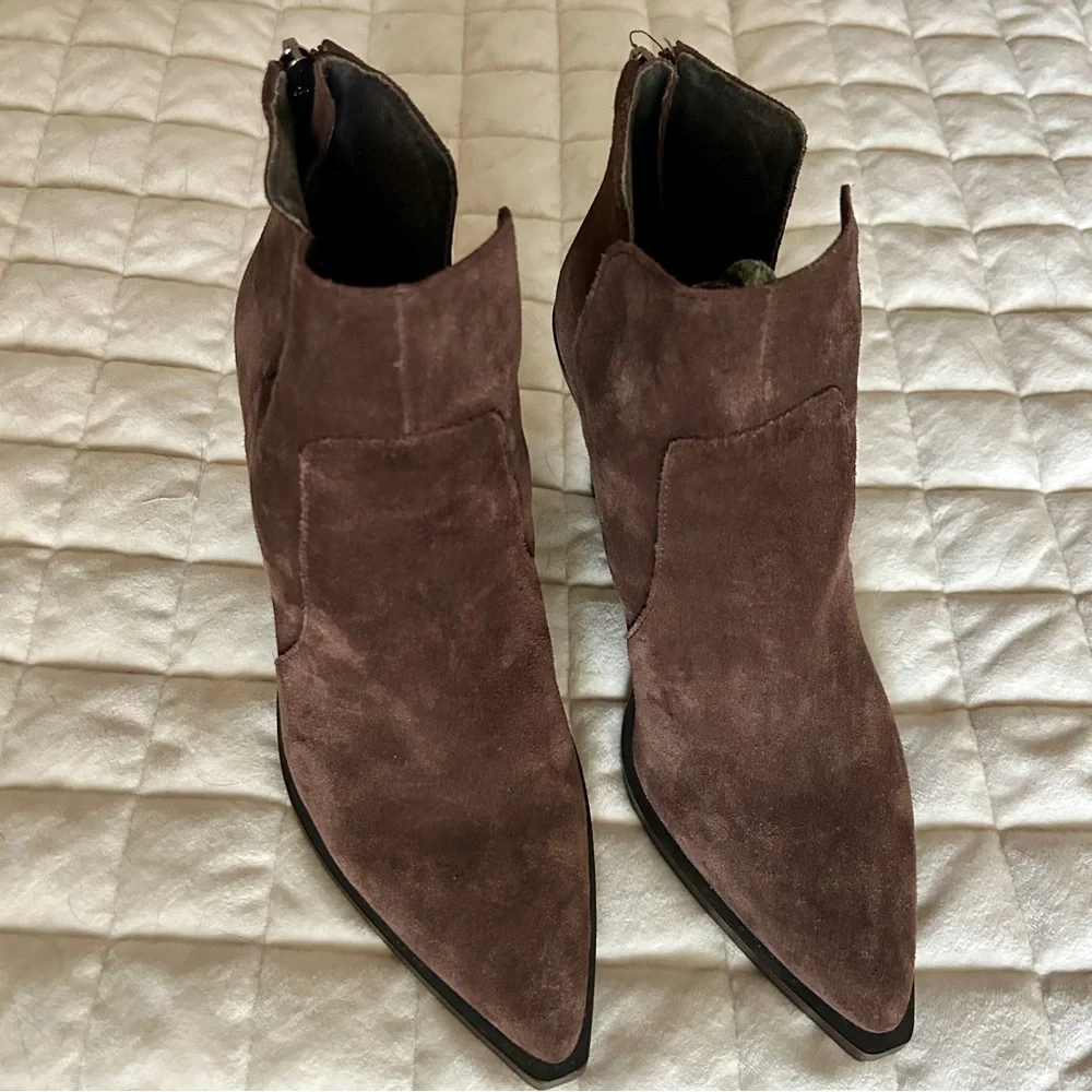 Vince Camuto Gwelona Dark Brown Booties - Picture 8 of 9